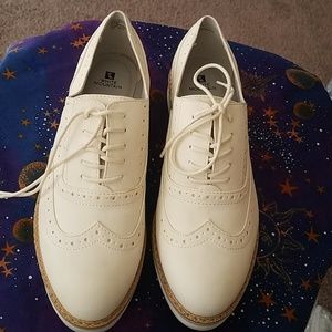 Lightly worn lace up  loafer
